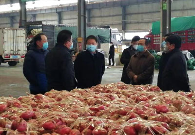 疫情当口更加关注民生 市场难题现场予以解决